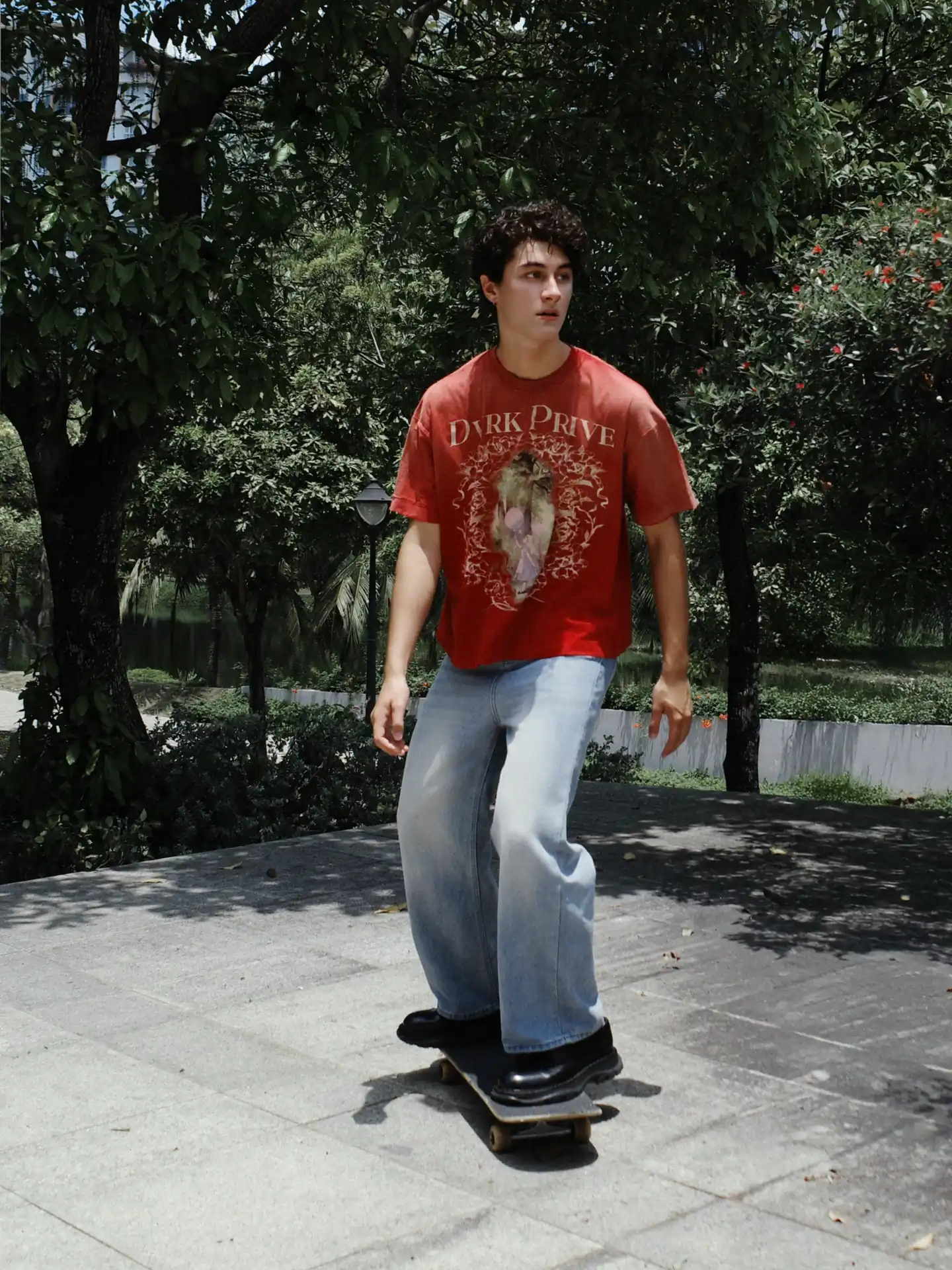 WONDERLAND T-SHIRT - RED 3