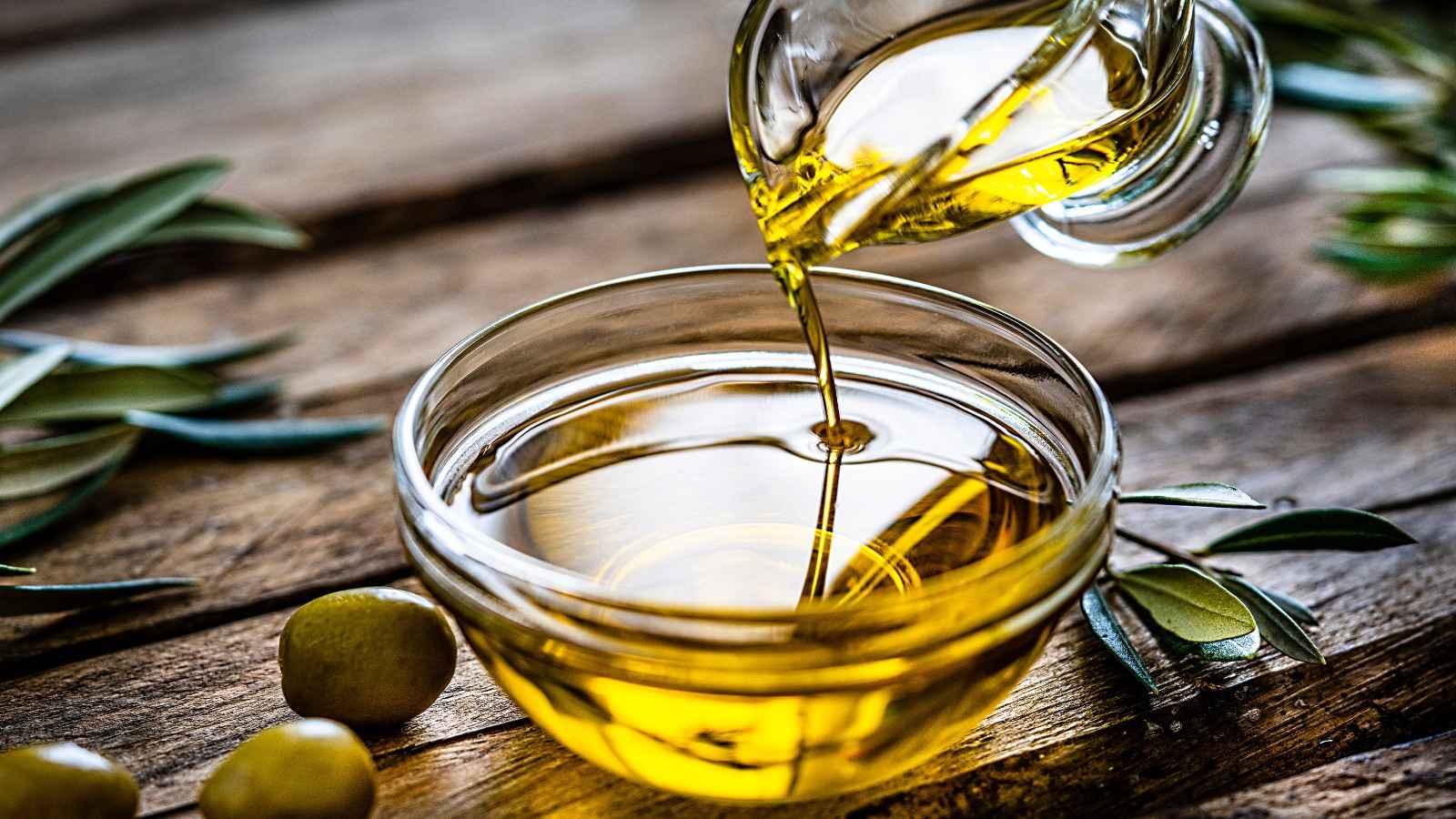 Cách kích thích mọc tóc bằng dầu oliu