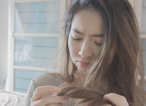 Tóc xoăn rối khó vào nếp