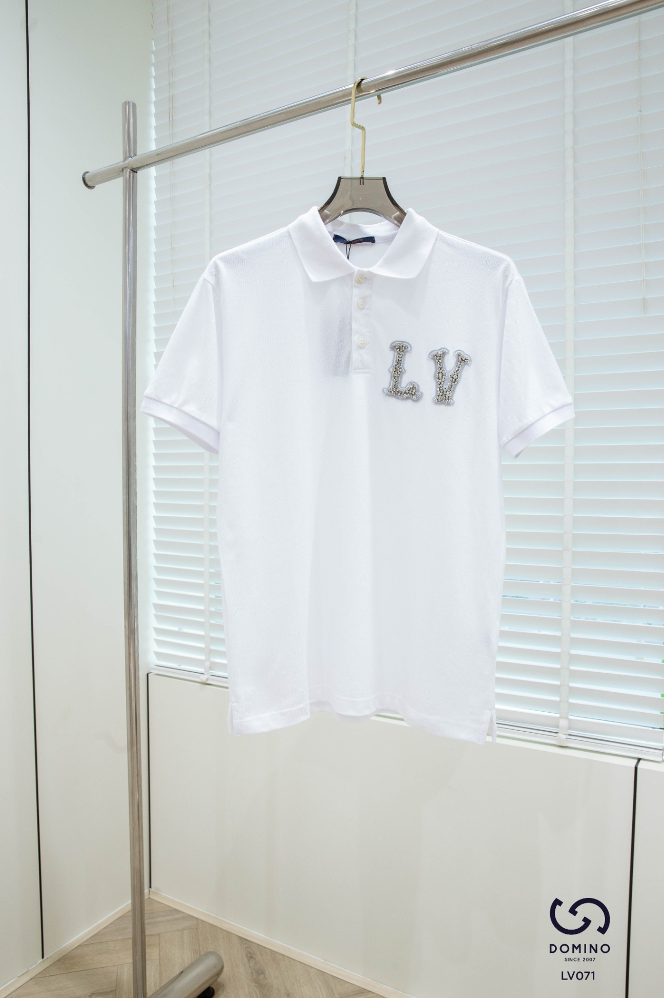 LV - TRẮNG LOGO ĐÁ - LV071