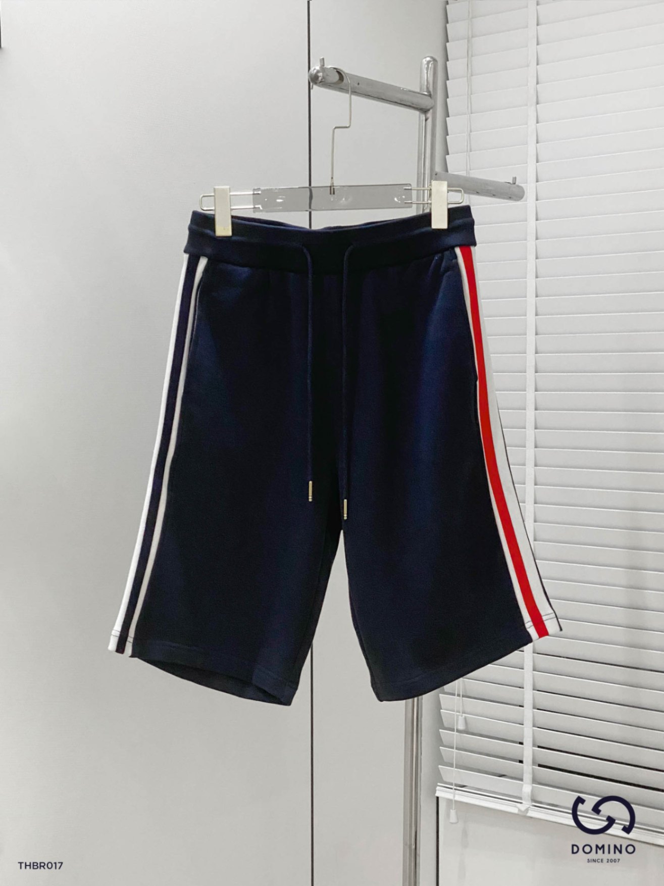 THOM BROWNE - ĐEN SỌC TRẮNG ĐỎ - THBR017