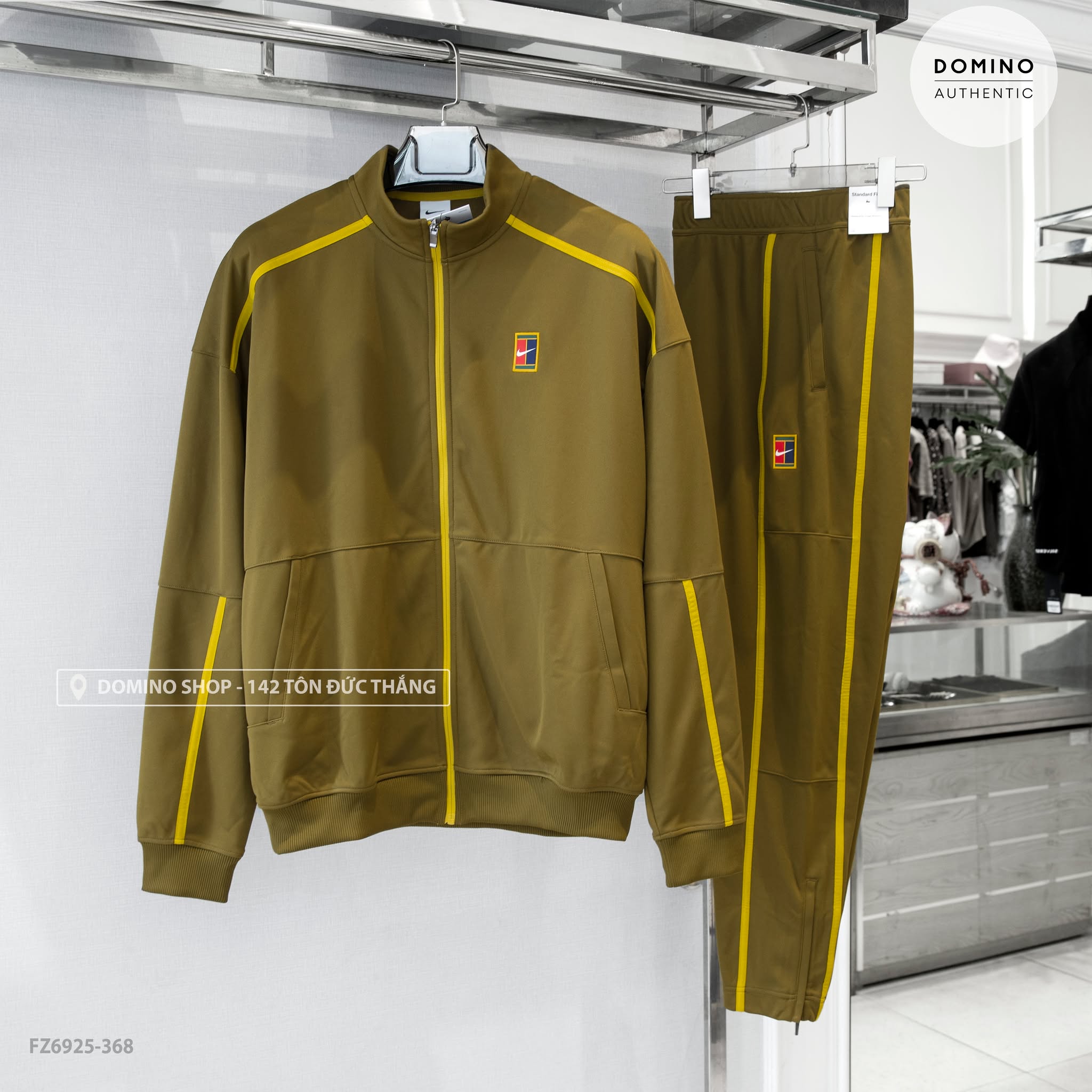 NIKE COURT HERITAGE MEN'S TENNIS JACKET OLIVE FLAK & TROUSERS - FZ6925-368 - FZ6928-368