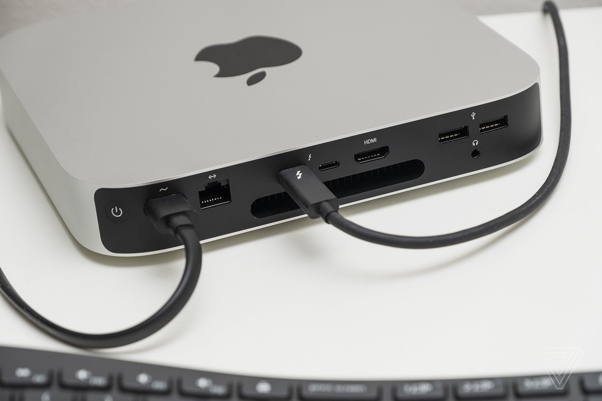 Mac mini được trang bị đầy đủ các cổng kết nối