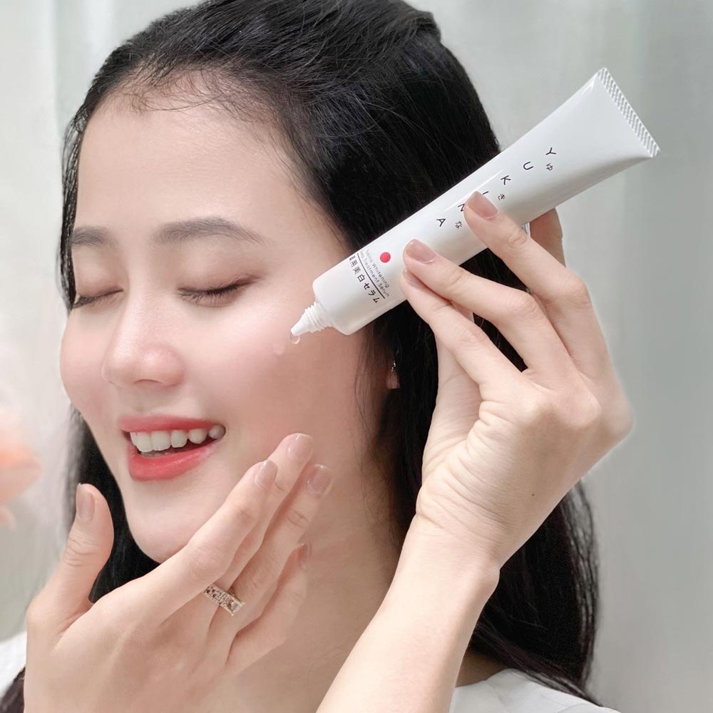 Tinh chất hỗ trợ trị nám, tàn nhang Yukina Whitening Deep Treatment Serum 50g