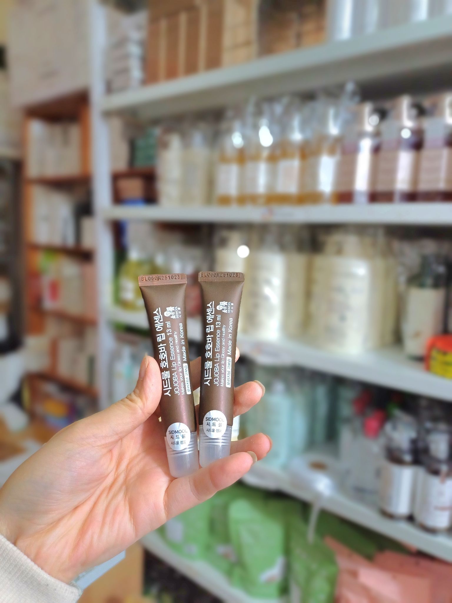 Son dưỡng môi Jojoba Sidmool Hàn Quốc – Giảm thâm, dưỡng ẩm, phục hồi môi nứt nẻ 13ml