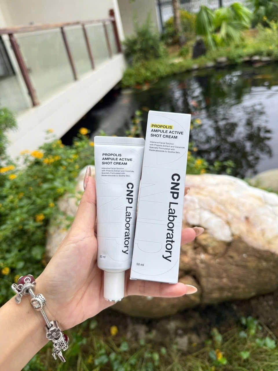 Kem dưỡng keo ong tái tạo phục hồi CNP 50ml