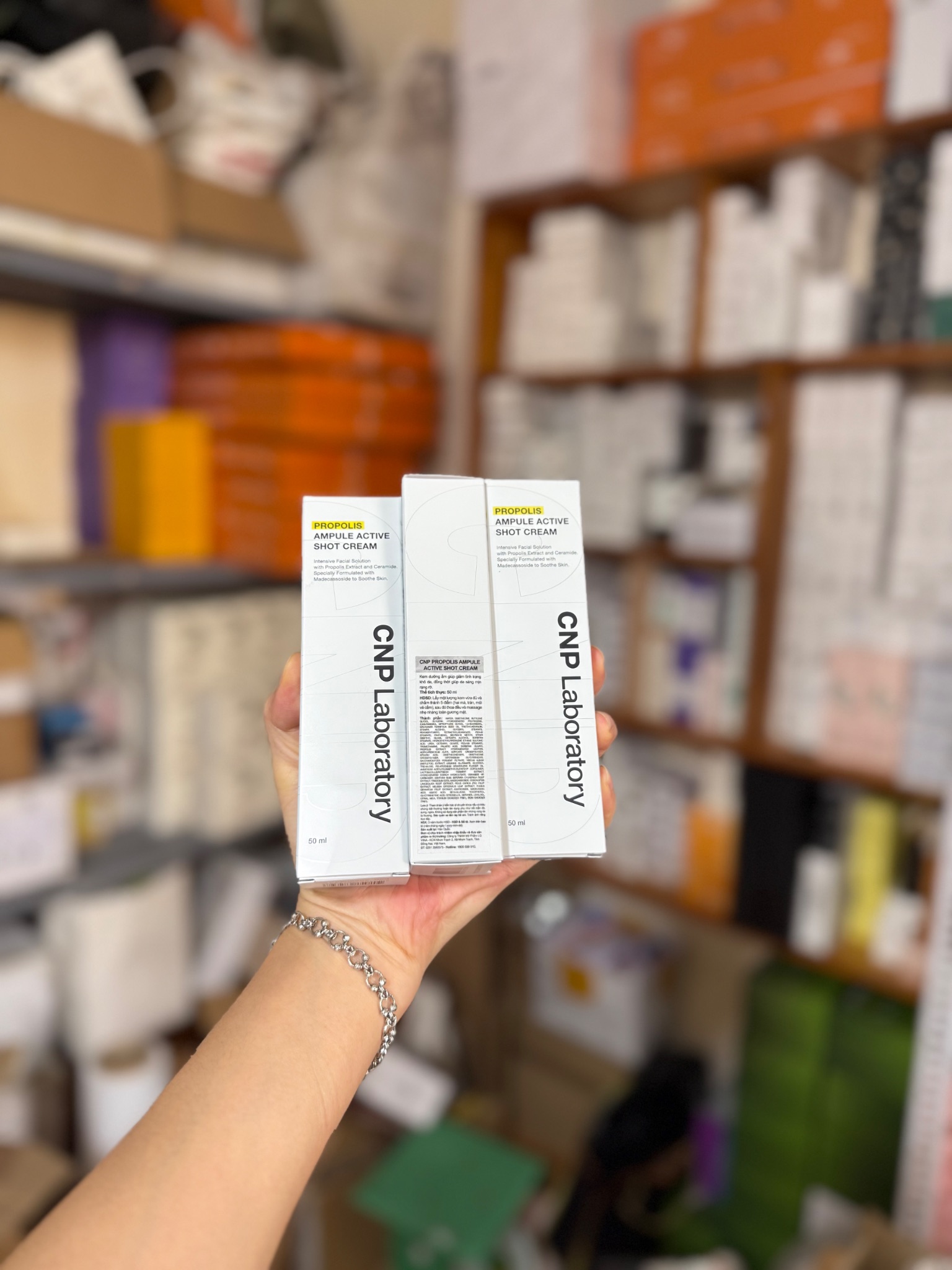 Kem dưỡng keo ong tái tạo phục hồi CNP 50ml