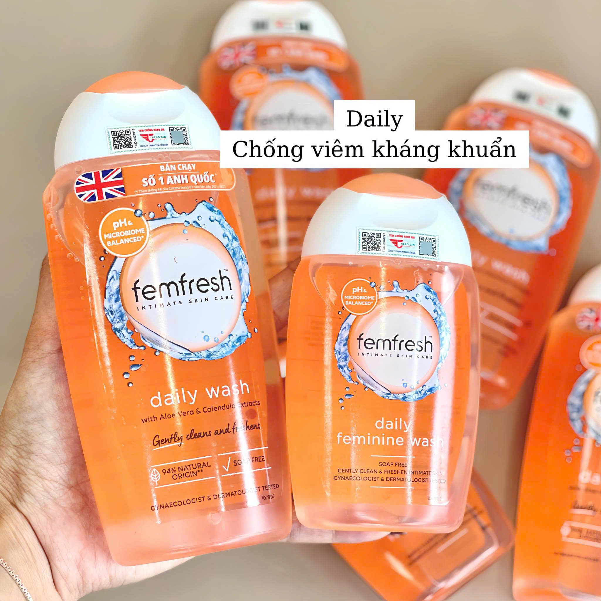 Dung Dịch Vệ Sinh Phụ Nữ Femfresh Daily Wash 250ml màu cam