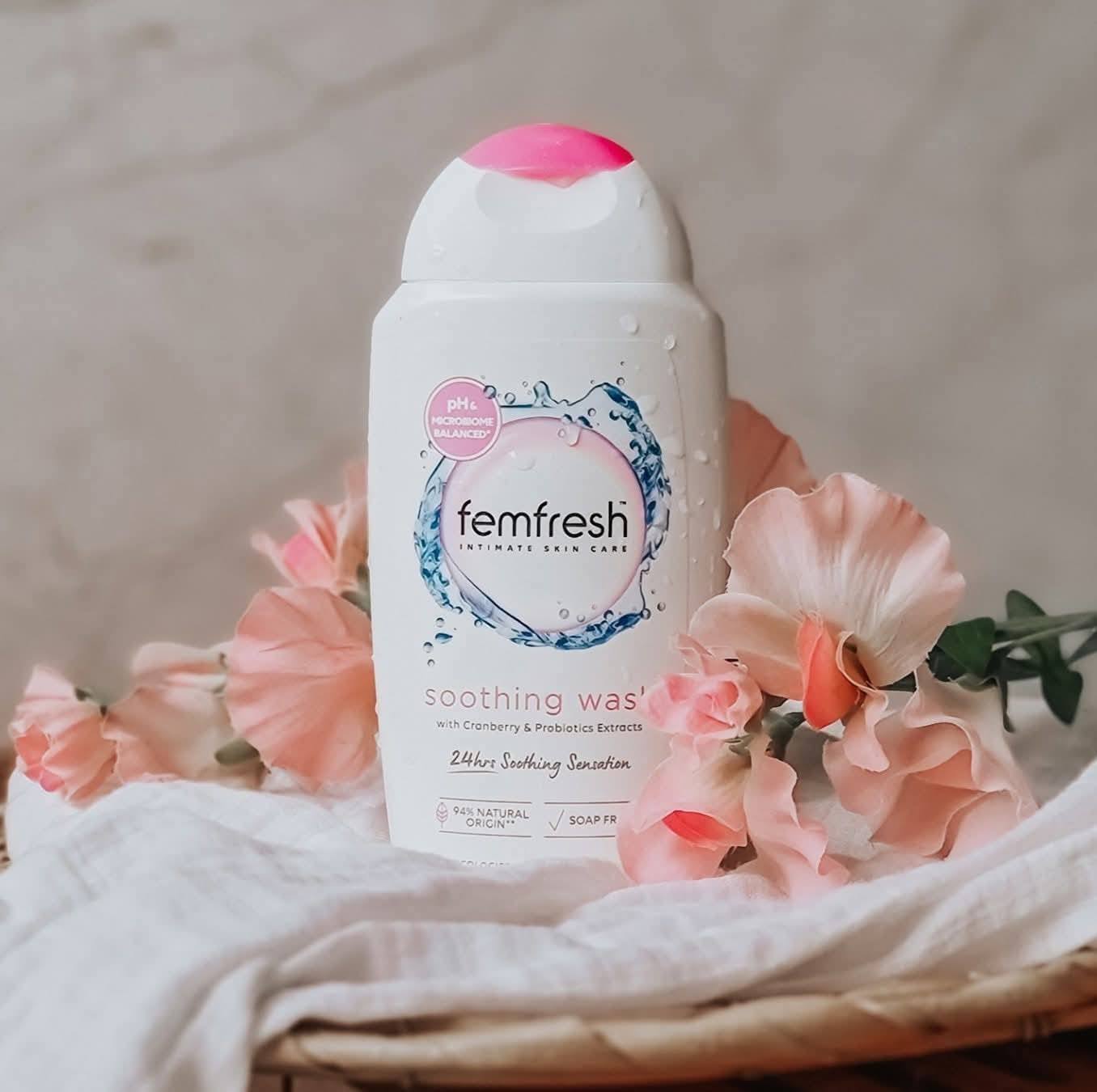 Dung Dịch Vệ Sinh Phụ Nữ Femfresh Daily Wash 250ml màu hồng