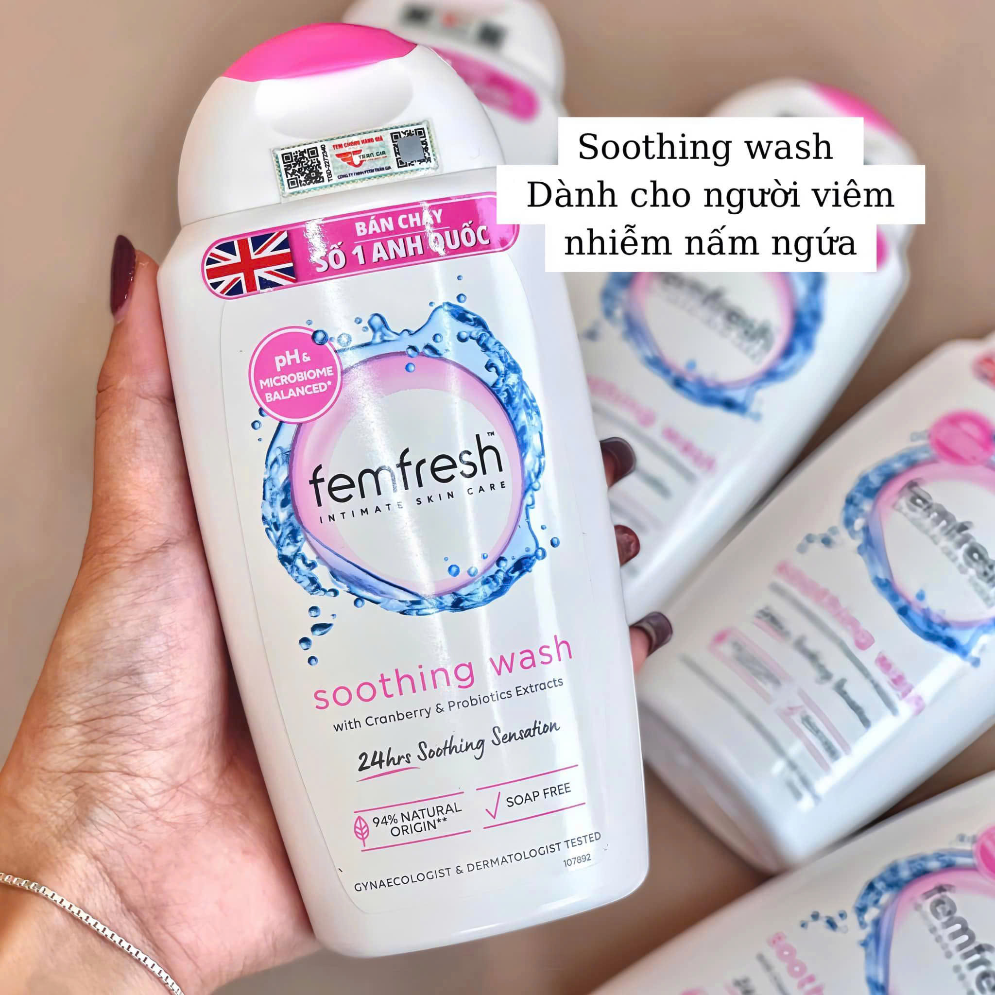 Dung Dịch Vệ Sinh Phụ Nữ Femfresh Daily Wash 250ml màu hồng