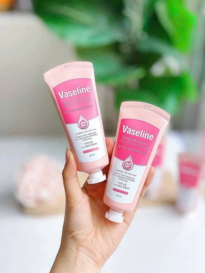 Kem Dưỡng Da Tay Và Móng Vaseline Deep Moisture Hand & Nail Cream 60ml Cấp Ẩm 24h