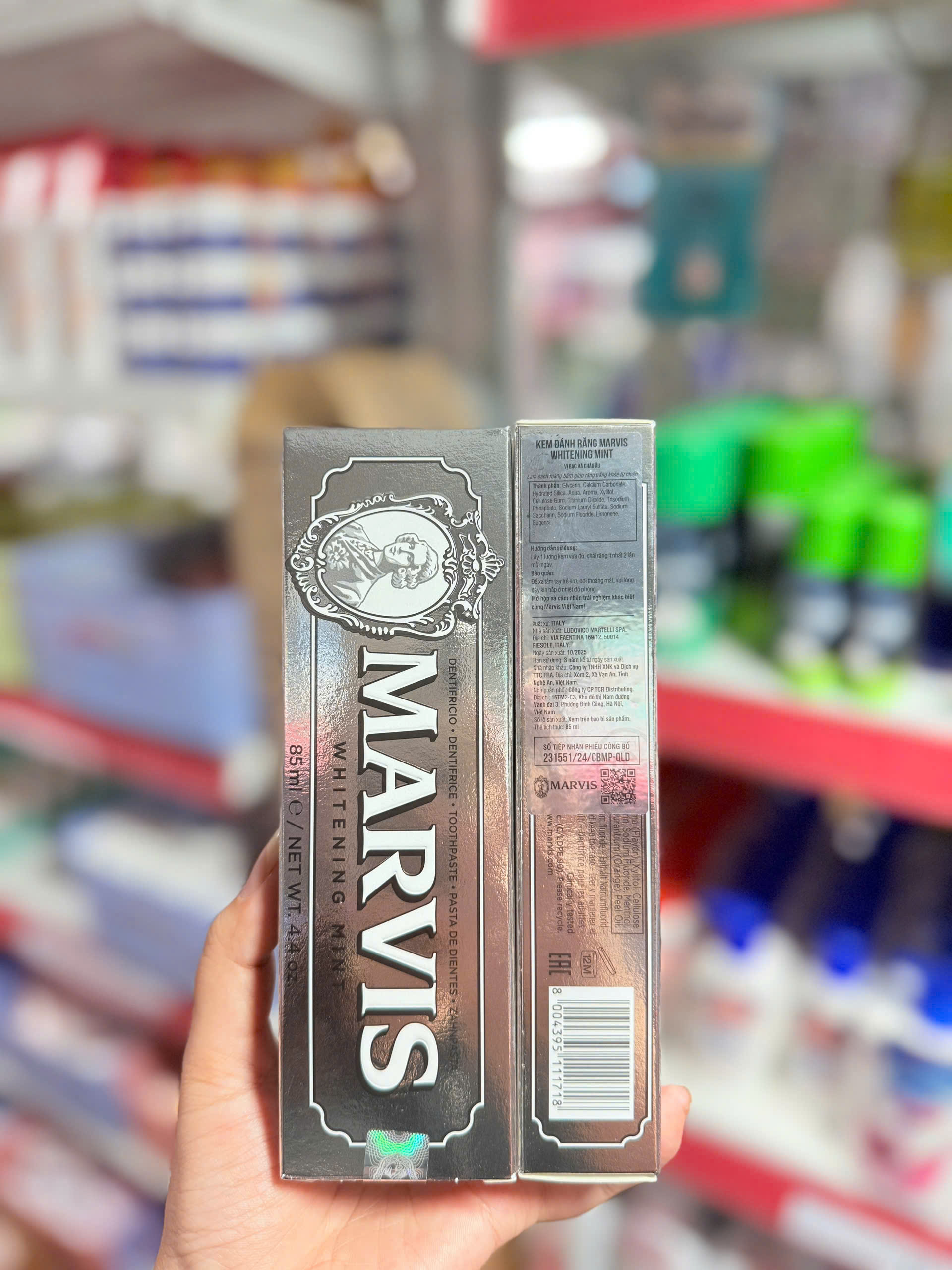 Kem đánh răng Marvis Whitening Mint 85ml
