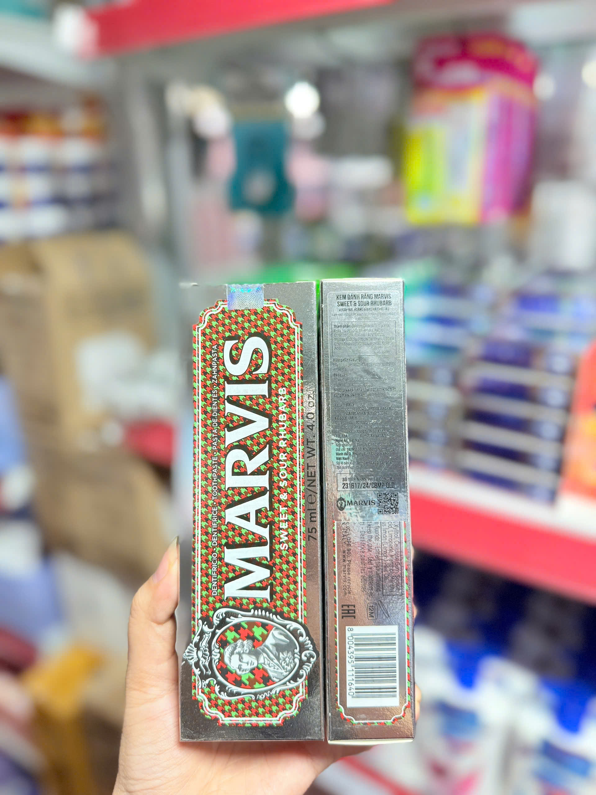 Kem đánh răng Marvis Whitening Mint 85ml