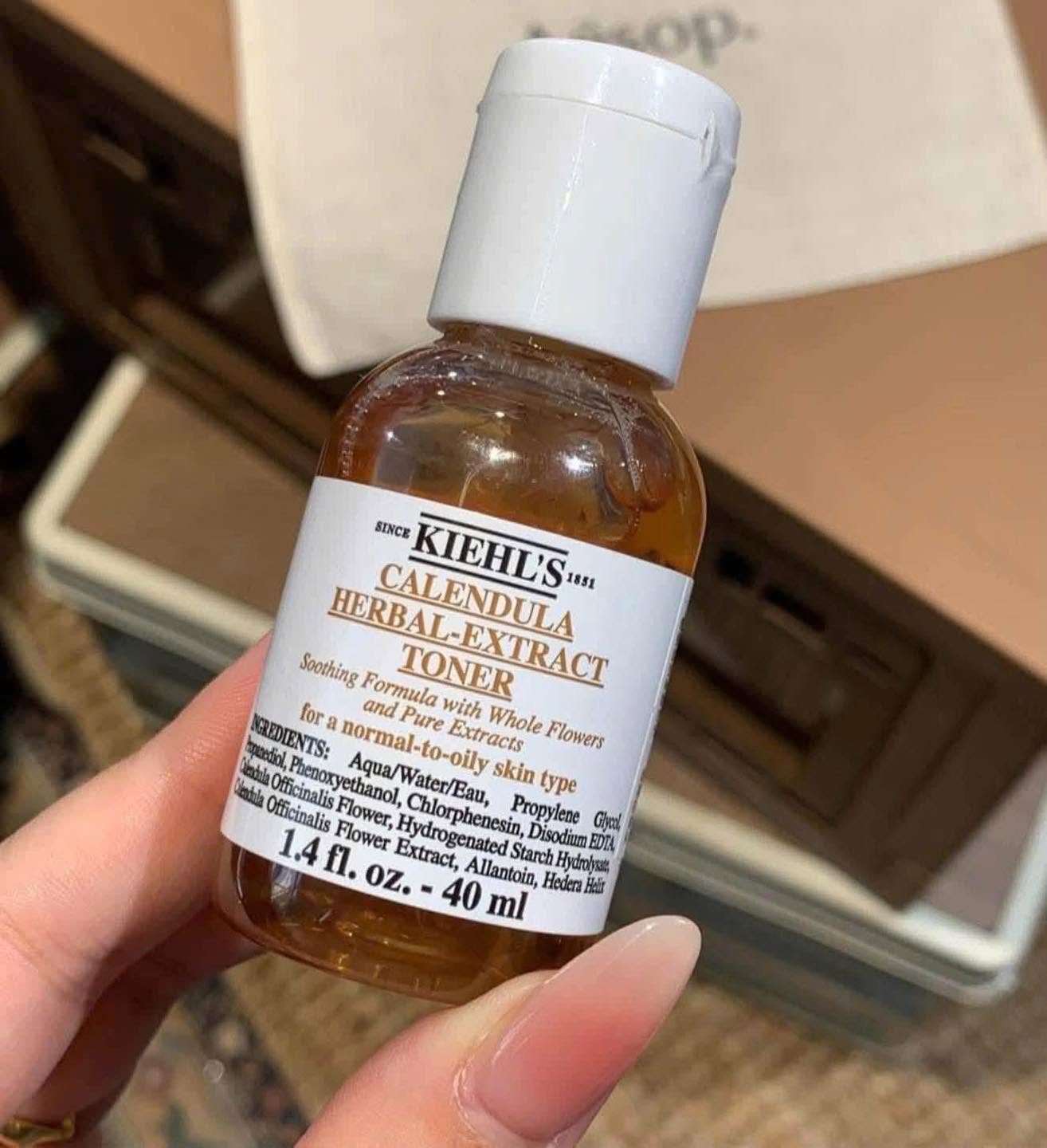 Nước hoa hồng hoa cúc Kiehl's Calendula Herbal-Extract Toner 40ml