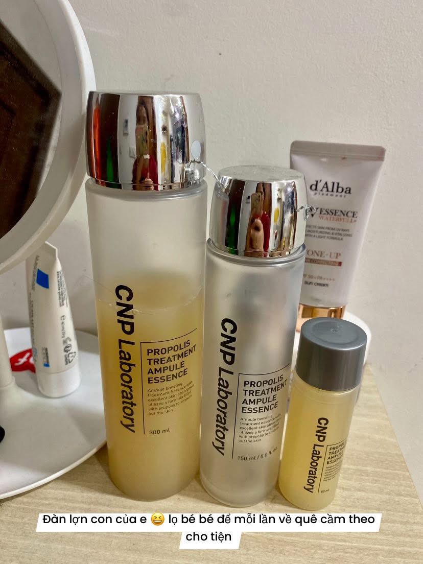 Set Nước thần CNP Propolis Treatment Ampule Essence 300ml tặng kèm bông tẩy trang