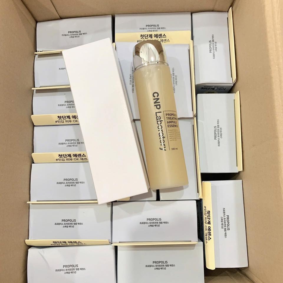Set Nước thần CNP Propolis Treatment Ampule Essence 300ml tặng kèm bông tẩy trang
