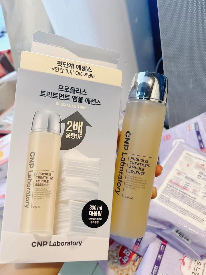 Set Nước thần CNP Propolis Treatment Ampule Essence 300ml tặng kèm bông tẩy trang