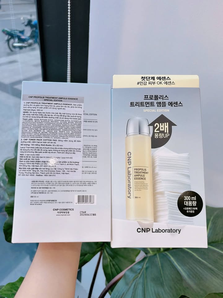 Set Nước thần CNP Propolis Treatment Ampule Essence 300ml tặng kèm bông tẩy trang