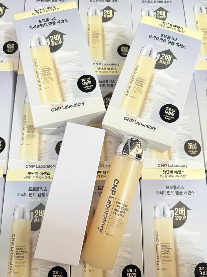 Set Nước thần CNP Propolis Treatment Ampule Essence 300ml tặng kèm bông tẩy trang