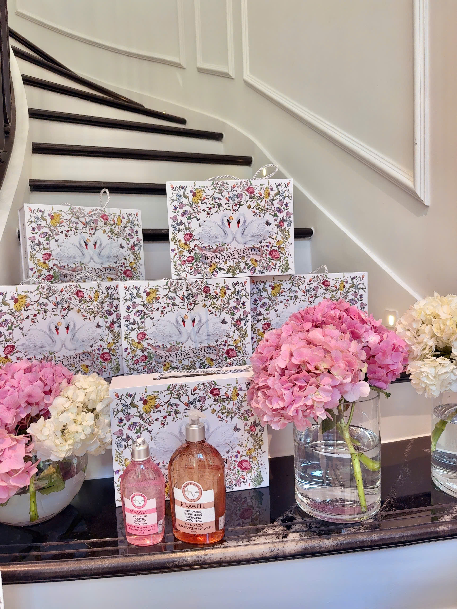 Set quà 2 chai sữa tắm Elvawell – Món quà ý nghĩa dành tặng phái đẹp