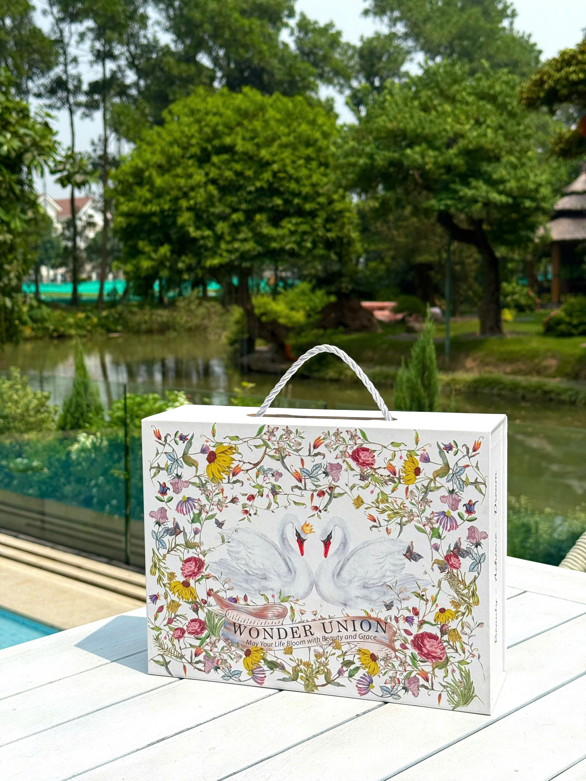 Set quà tặng cao cấp WEILAIYA : Sữa tắm Hoa Cúc và sữa tắm hoa trà giúp Cấp ẩm và Trắng da - Hương nước hoa ngọt ngào quyến rũ