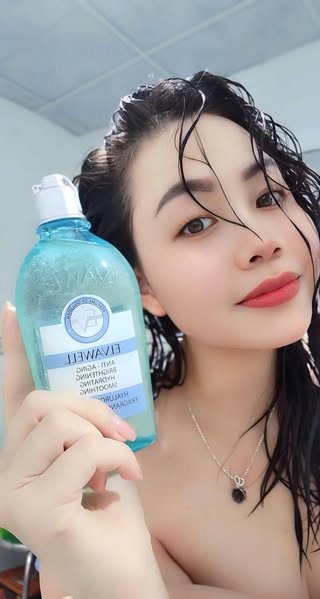 Sữa tắm nước hoa Hyaluronic Acid Baby Blue Elvawell 250ml