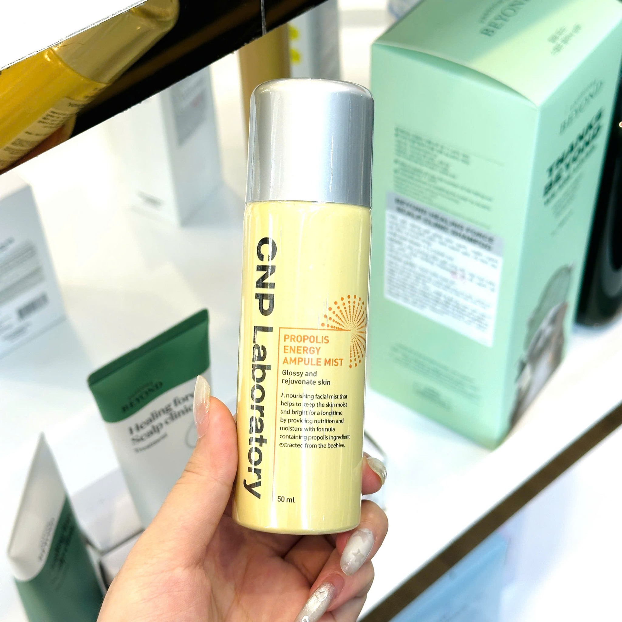 Xịt Khoáng CNP Tinh Chất Keo Ong Propolis Energy Ampule Mist 50ml