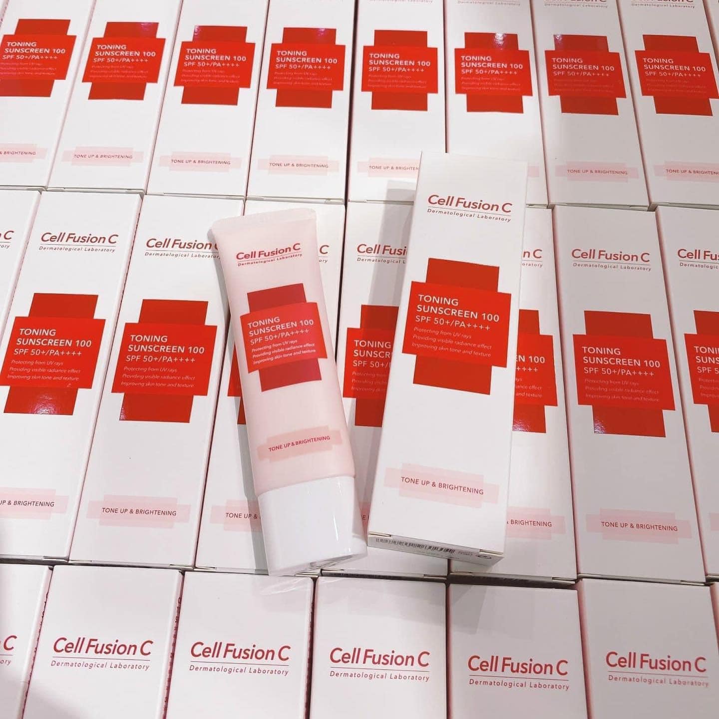 Kem chống nắng làm sáng da Cell Fusion C Toning Sunscreen SPF50