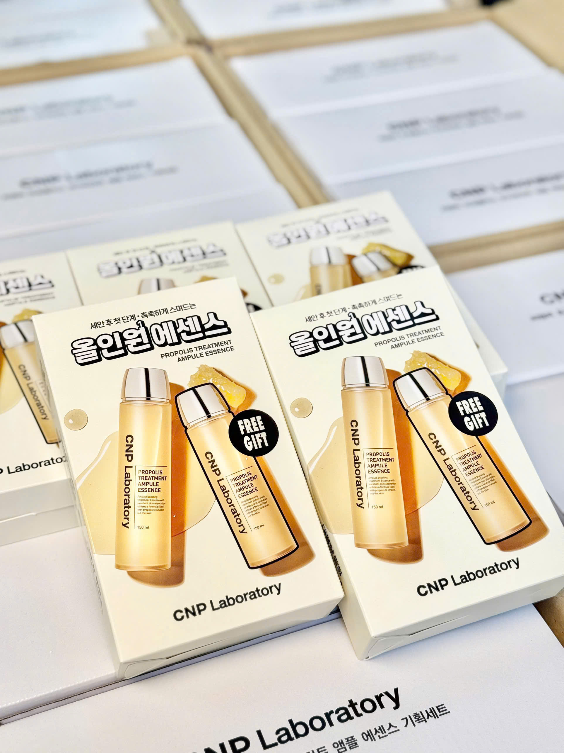 Nuoc-Than-Toner-Keo-Ong-CNP-Propolis-Treatment-Ampule-Essence_z7188645302565_411c6e2e462a690899ef2c226d8ac372.jpg