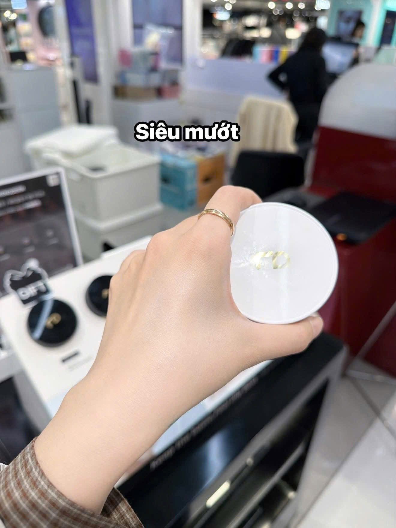Phan-Nuoc-RO-RENODERM-Day-Long-BB-Cream-Silver-SPF-50-PA-Tone-trang-sang-12.jpg?v=1769667697